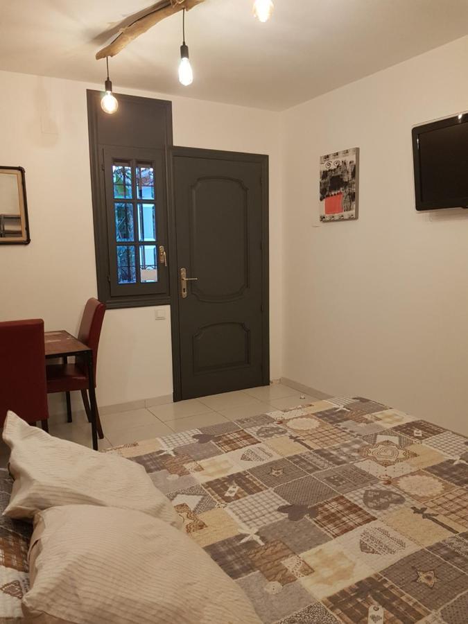 Da Vinci Room Villa Blanca กัมบริลส์ ภายนอก รูปภาพ